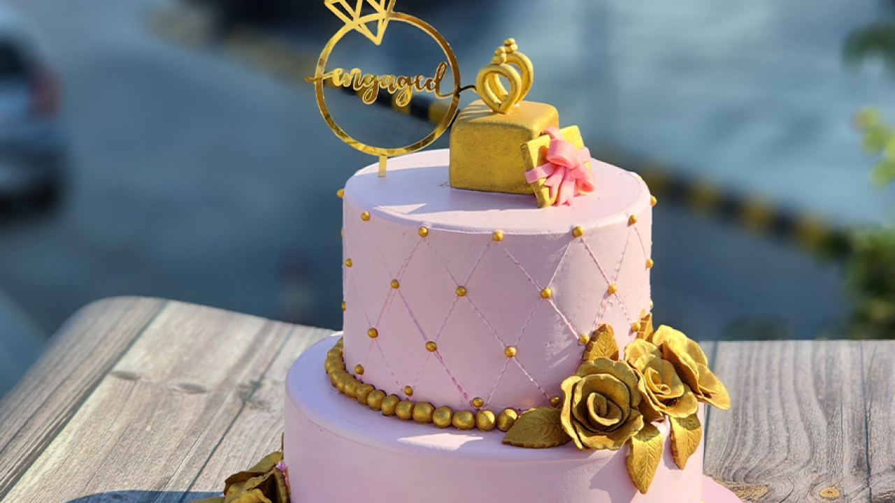 Order Best Cakes and Flowers in Gurgaon