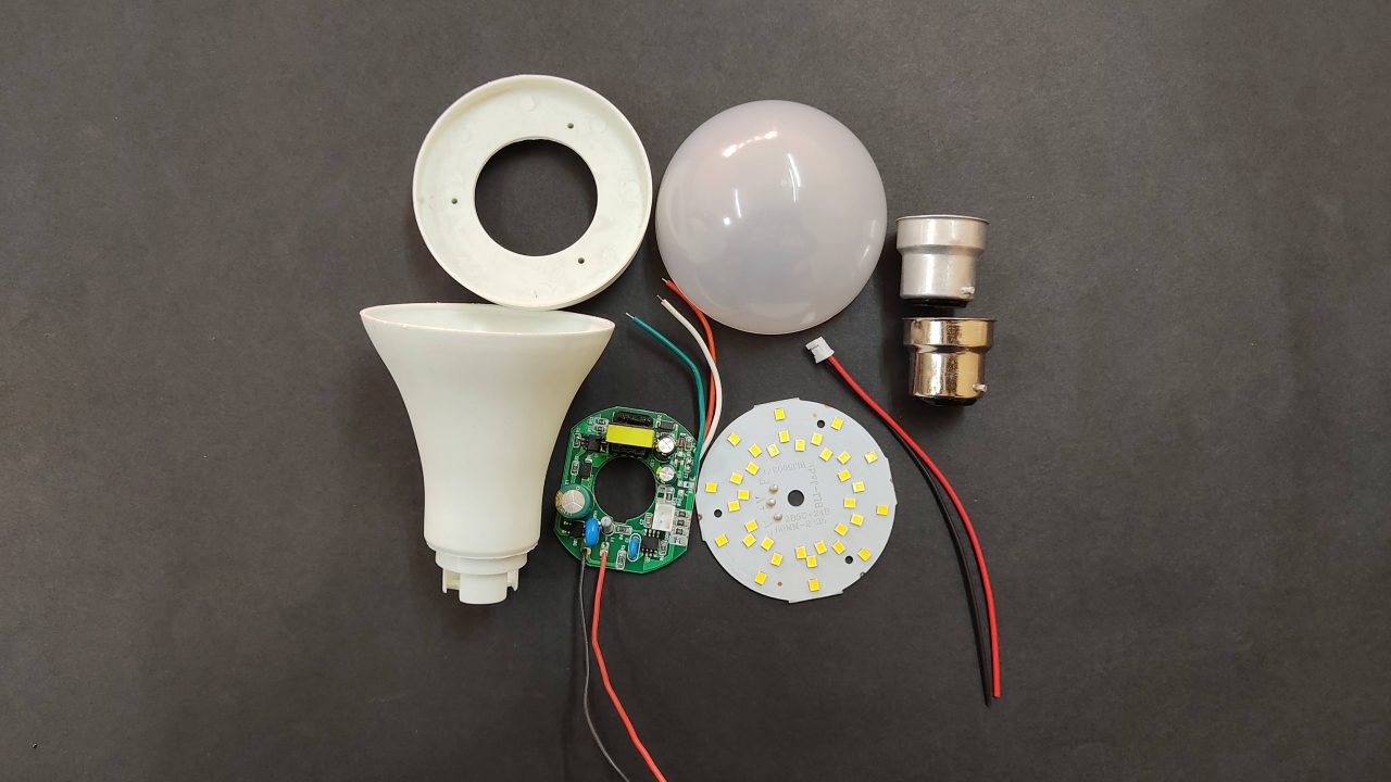 Ac Dc Led Bulb With Raw Material in Delhi