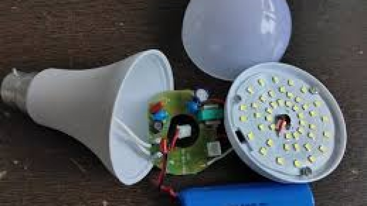 Ac Dc Led Bulb With Raw Material in Delhi