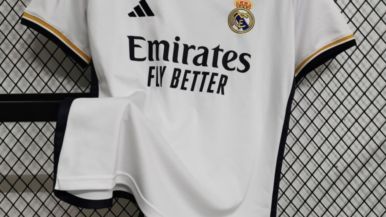 قميص ريال مدريد 2024: رمزٌ للفخر والإنجازات
