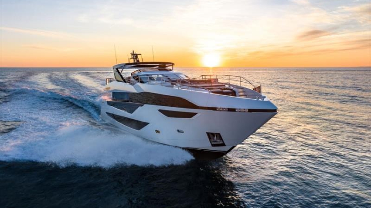 Can I Book a Yacht in Dubai for a Corporate Event or Business Retreat?